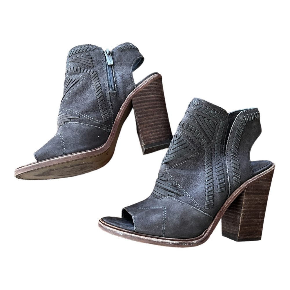 Vince Caumto size 7 gray suede open toe bootie
